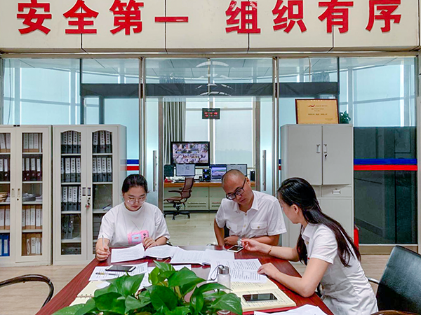 6月20日，運(yùn)行指揮中心協(xié)同各保障單位組織開展了2019年大面積航班延誤應(yīng)急處置演練。.png