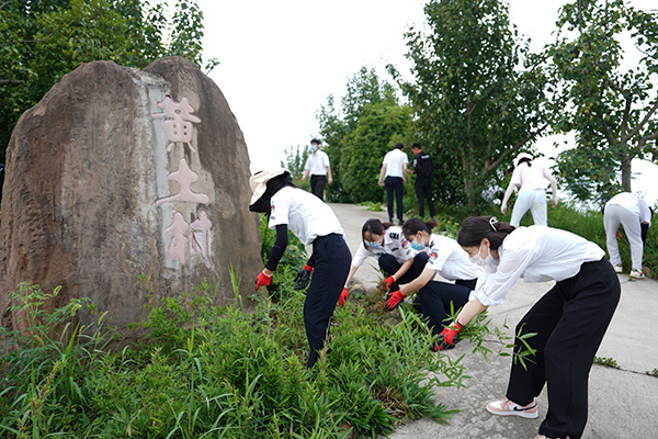 “助力鄉(xiāng)村振興，踐行艱苦奮斗” 將新員工黨性教育活動搬到對口幫扶村2.jpg